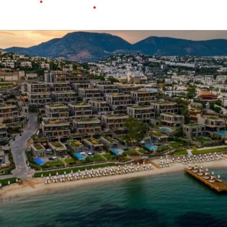 Villa Le Chic Bodrum-Ocean Front Luxury Villa, 5-Star Hotel Amenities, Close To Bodrum Downtown *